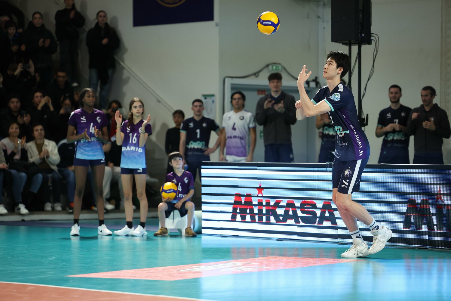 フランスでも光る甲斐優斗のサーブ。昨秋の五輪予選でもリリーフサーバーとして起用された　©︎Takahisa Hirano