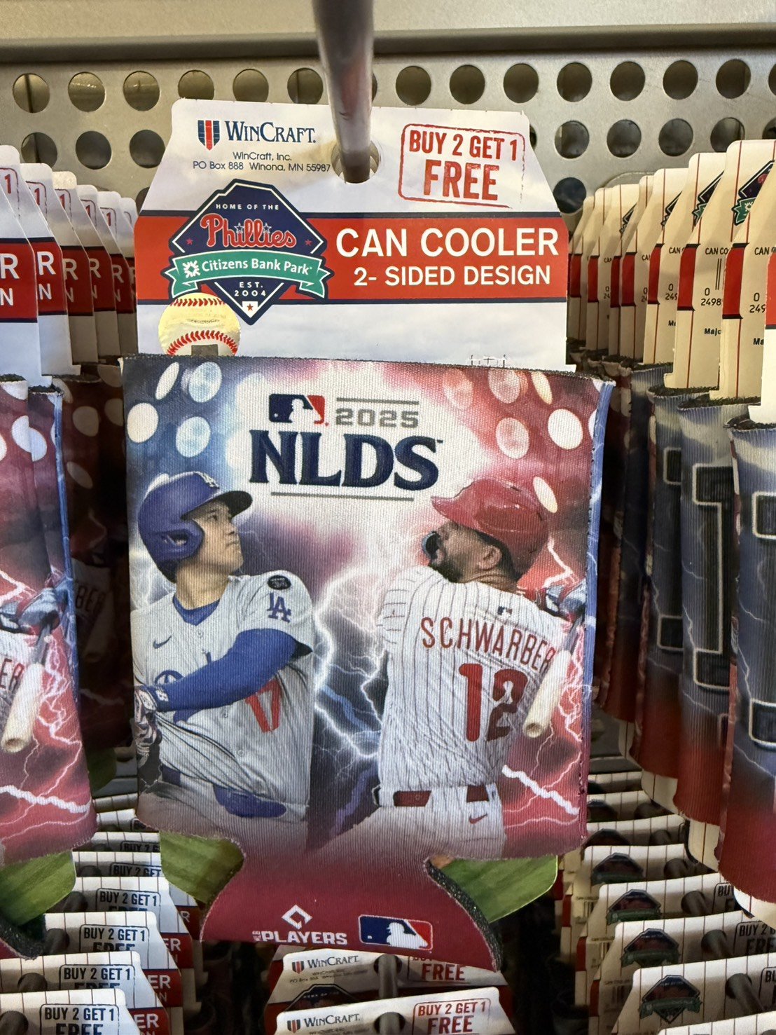 大谷とシュワーバーのコラボグッズ　©Naoyuki Yanagihara