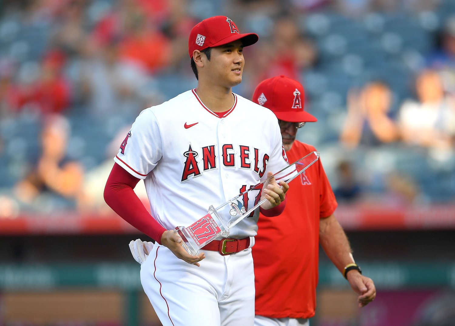 7月の月間MVPに輝いた際の嬉しそうな大谷。後ろにはマドン監督