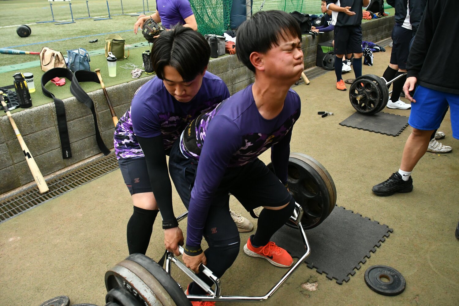 「トウレイデ デッドリフト ヤロウゼ」のデッドリフト　©Zen Suzuki