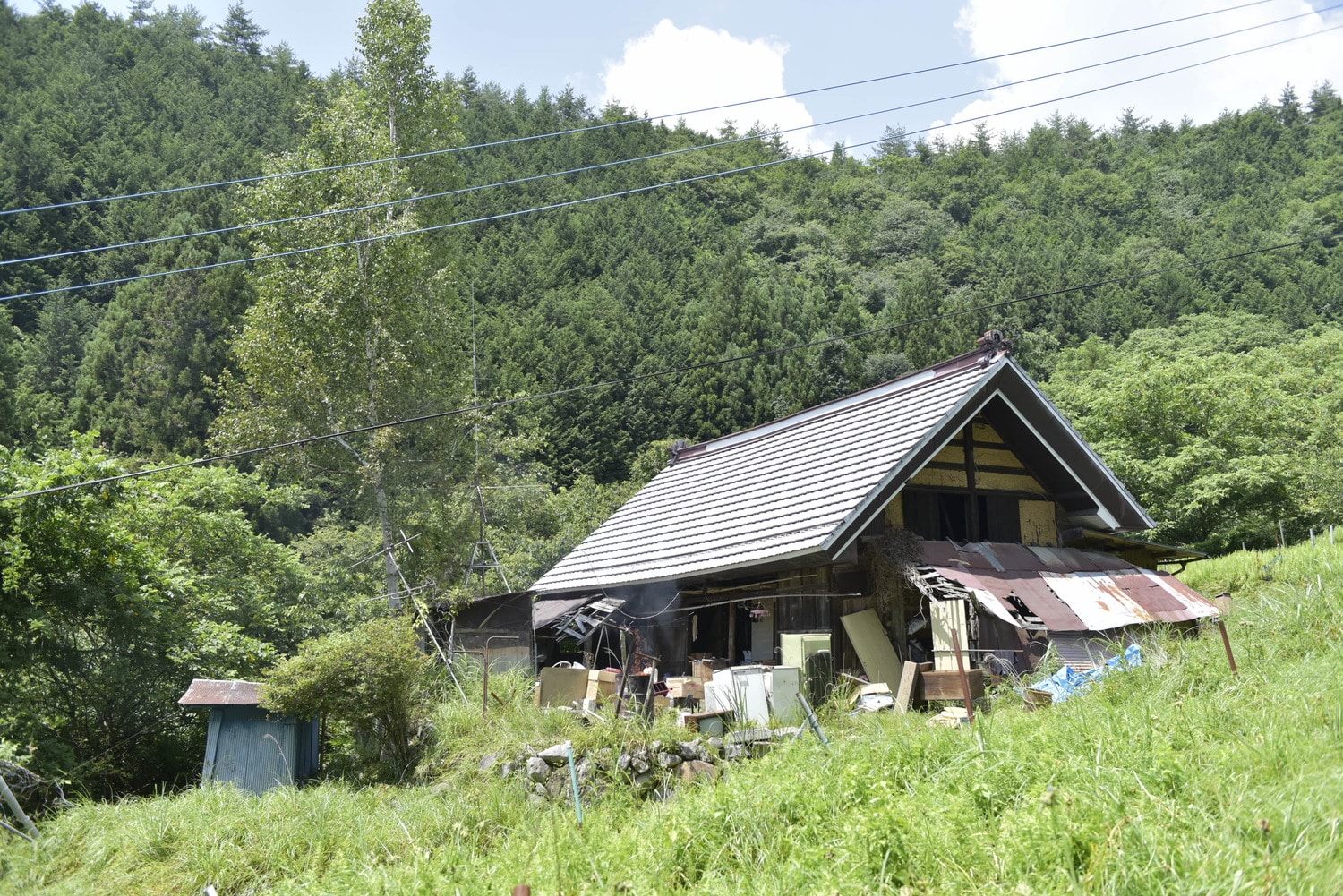 服部さんが暮らす廃村・小蕗の古民家　©Masato Kameda
