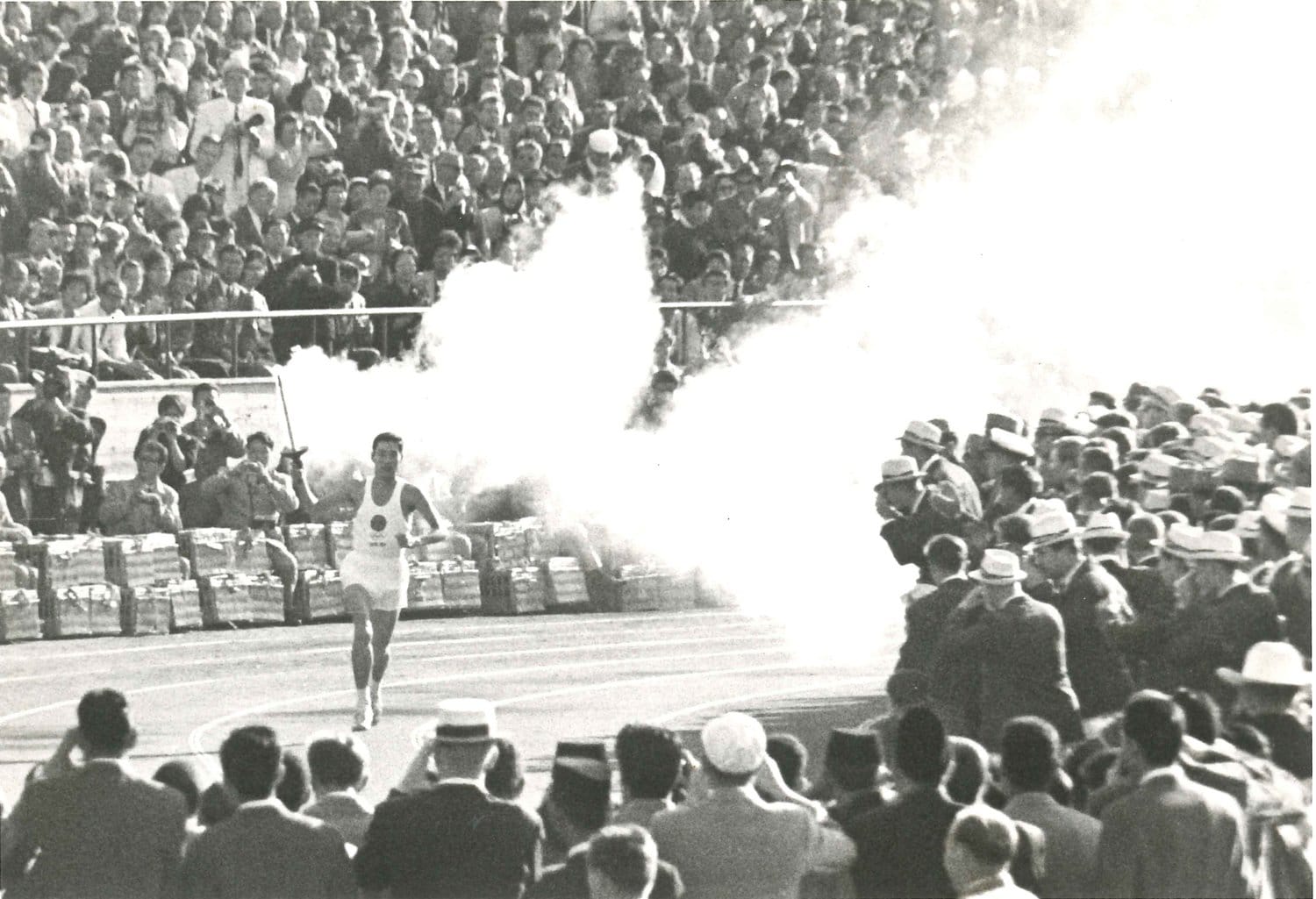 1964年東京オリンピックは、金16、銀5、銅8のメダルラッシュだった ©BUNGEISHUNJU