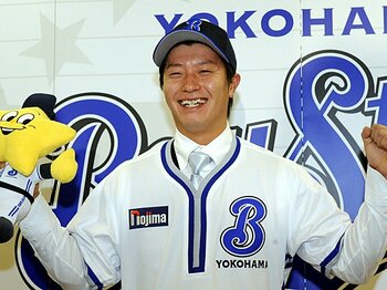 今までの横浜ナインの野球感を覆す、カウント1-3における渡辺直人の選択。＜Number Web＞ photograph by NIKKAN SPORTS