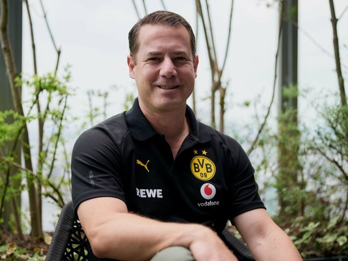 「獲得を検討していました」欧州サッカー超名門クラブGMが激白…“日本代表の司令塔”幻の移籍と破談のワケ「最後はクラブのフィロソフィーが…」＜Number Web＞ photograph by Yuki Suenaga