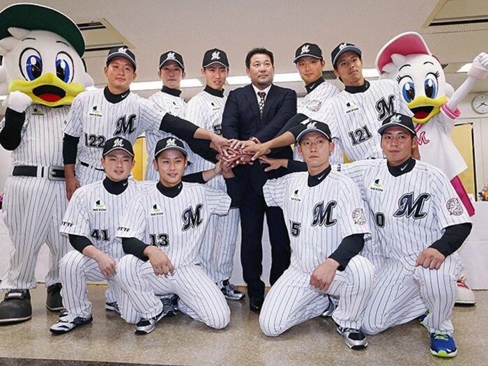 香川で深夜の洗濯、千葉で再会。ロッテ大木貴将と打撃投手の友情。<Number Web> photograph by Kyodo News