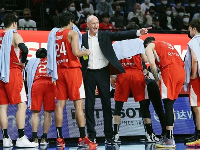 「代表にオールスター選手はわずか3人」男子バスケの外国人“鬼コーチ”トム・ホーバスは何を変革している？ 新体制を象徴する“ある選手”＜Number Web＞ photograph by JIJI PRESS