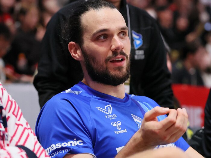 西田有志でも山本智大でもなく「…じつはユニフォーム売上1位は彼なんです」”世界最高のセッター”31歳ブリザールは何がスゴい？ オールスターで競演・高橋藍も驚き＜Number Web＞ photograph by SV.LEAGUE