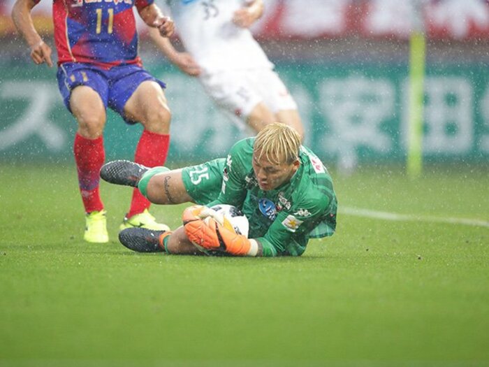 ク・ソンユン「札幌は1つの家族」韓国のクルトワに股抜きは通じない。<Number Web> photograph by J.LEAGUE