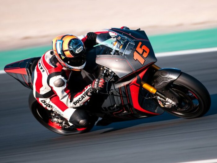 最高速度275km！ 5年目に大幅進化する電動バイクレース最高峰「MotoE」の現在地《日本からは大久保光が参戦》＜Number Web＞ photograph by Ducati