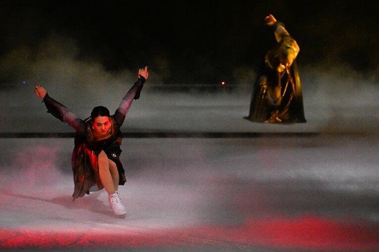 「母への永遠の愛を滑りたいな」浅田真央が明かすアイスショー『Everlasting33』に込めた“愛”「誰も見たことのない景色を届けたい」(49)