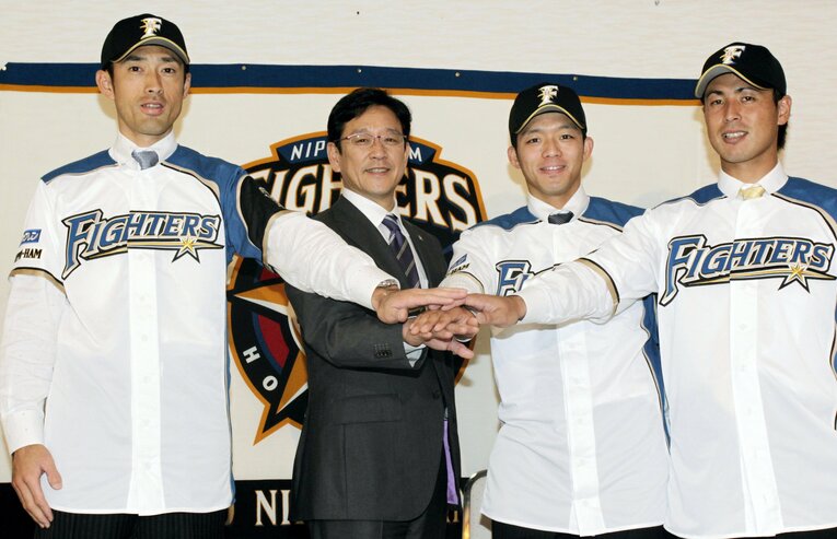 日本ハム入団会見で　©KYODO