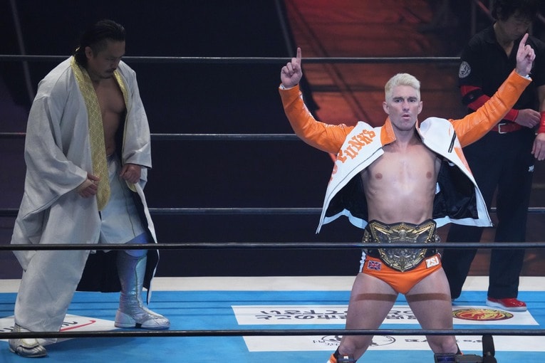 ザック・セイバーJr.に視線を送る後藤洋央紀　©Essei Hara