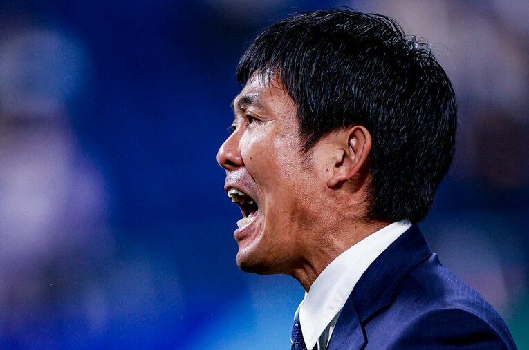 10月12日のオーストラリア戦で声を張り上げる森保一監督 ／ photograph by Kiichi Matsumoto/JMPA