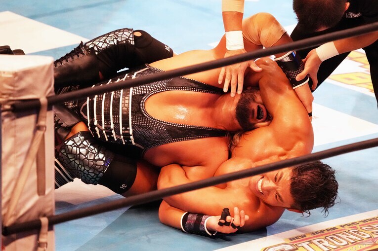 EVILをスカルエンドで締め上げるSANADA