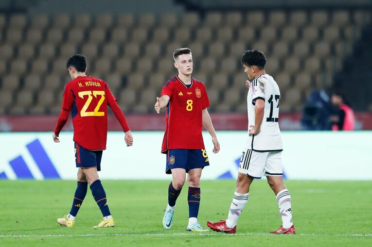 W杯前に日本人カメラマンが撮ったU-21スペインvs日本「リアルな実力差」ハイプレス空転の完敗を“未来予測”にしないためには… (50)