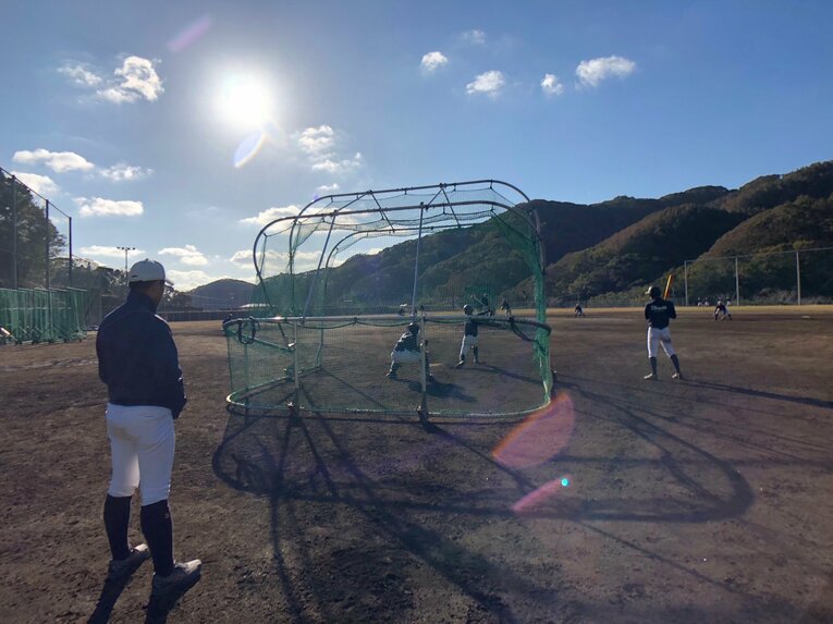 大崎高校の練習風景。校舎から約1.9キロの地点に、昔つくった専用球場がある