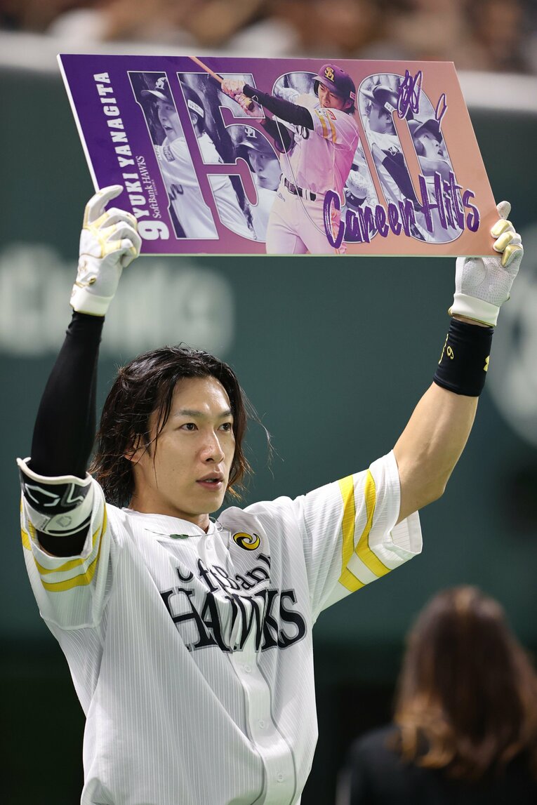 「ロン毛も似合う…」2023年8月…通算1500安打　©JIJI PRESS