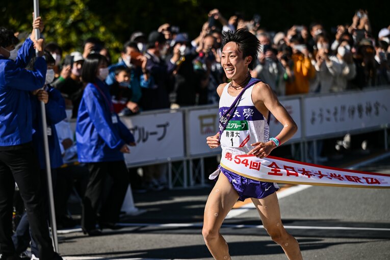 ゴールした花尾はチームメイトのもとへ向かう　©Nanae Suzuki