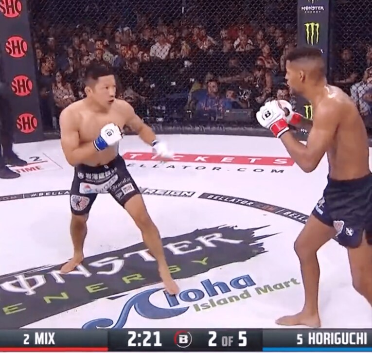 堀口恭司vsパッチー・ミックス／Bellator公式twitterより（@BellatorMMA）