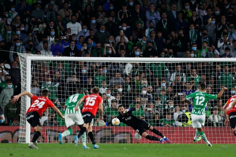 森保監督が久保建英をスペインまで見に来たのに…45分で交代　カメラマンが「終盤までいれば」と心残りを感じた理由(34)