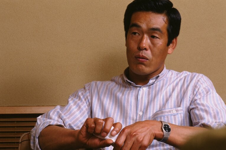 後年、村田兆治が見せた手術痕　©BUNGEISHUNJU