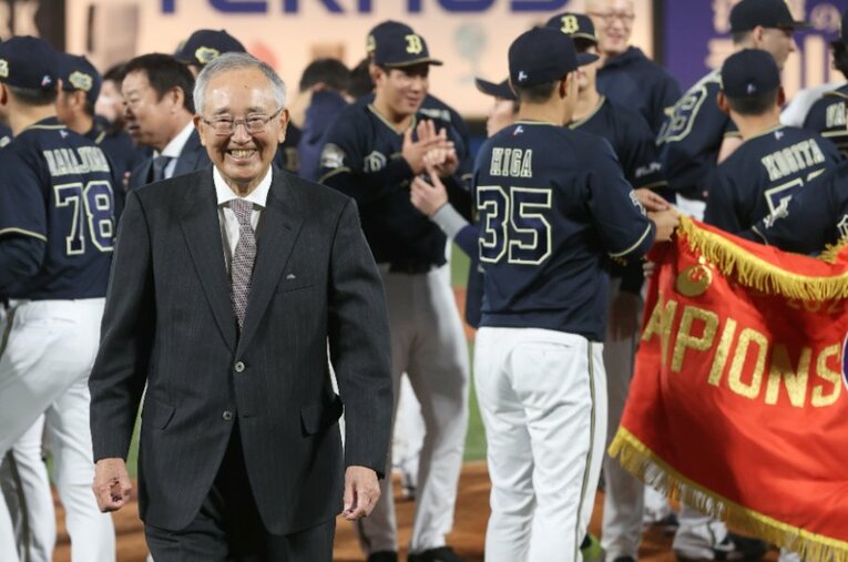 オーナー最終年の2022年に26年ぶりの日本一を達成した宮内義彦前オーナー。低迷も栄光も味わった経営者が貫いた信念とは――。 ／ photograph by Sankei Shimbun