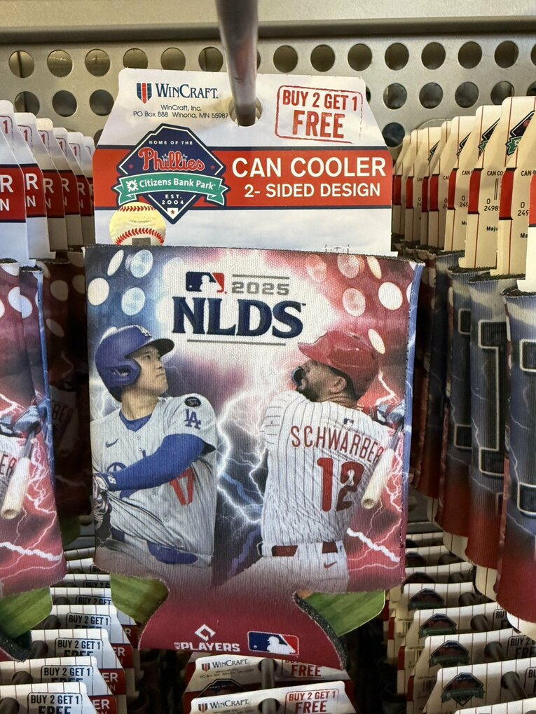 大谷とシュワーバーのコラボグッズ　©Naoyuki Yanagihara