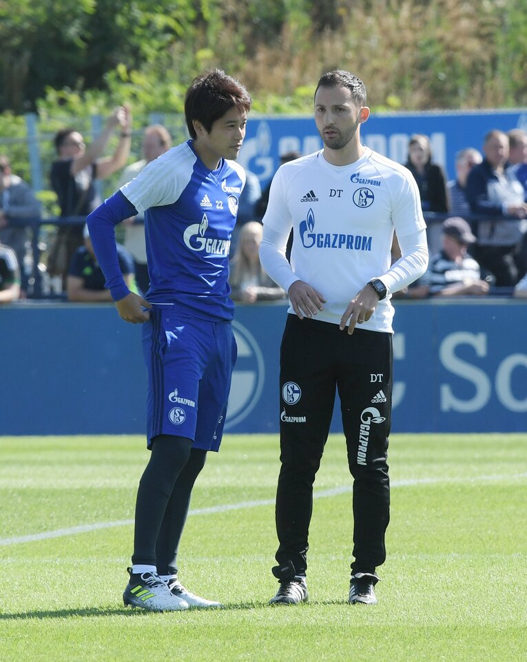 内田とテデスコ監督 ©Getty Images