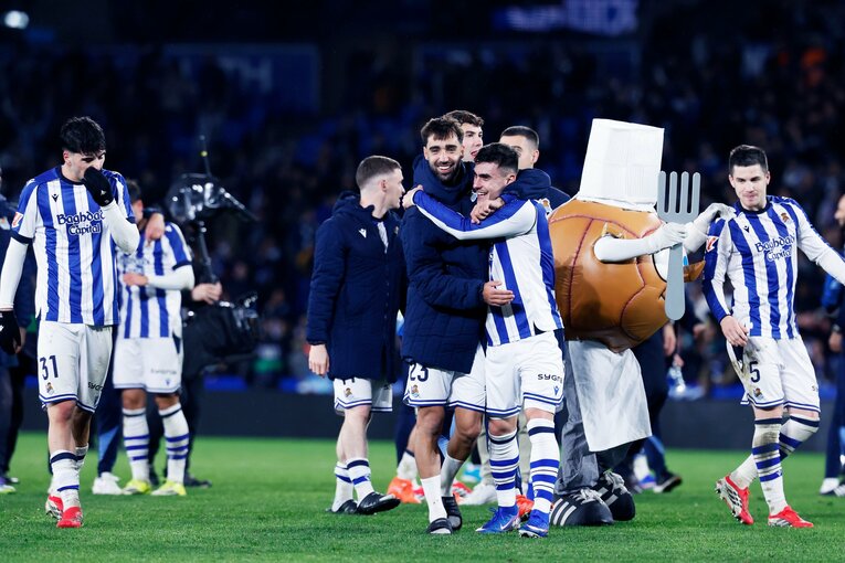 バルサ撃破に、喜びが溢れるソシエダ選手たち