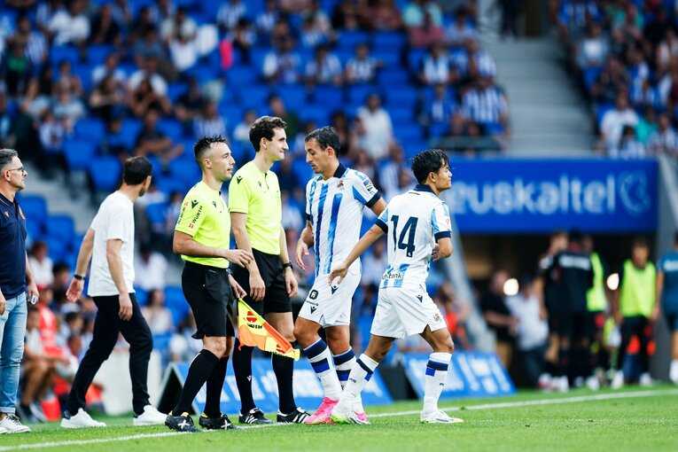 オヤルサバルと代わってピッチに入る　©Daisuke Nakashima