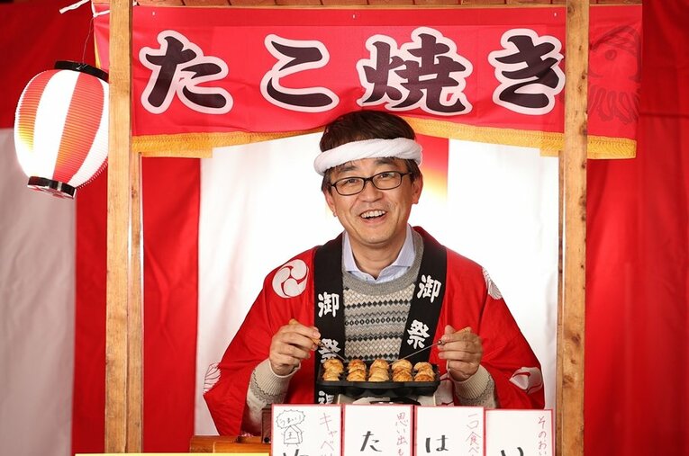 今年の王将戦で話題となった挑戦者・羽生善治の「勝者の記念撮影」。あの衝撃的な「ウサ耳姿」はどのようにして生まれたのか、担当者に話を聞いた ／ photograph by SPORTS NIPPON
