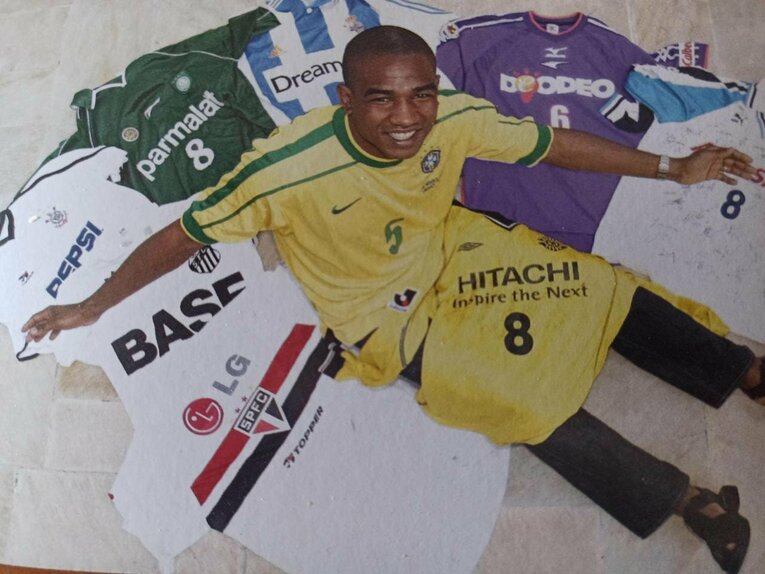 在籍したユニフォームの数々　©Hiroaki Sawada