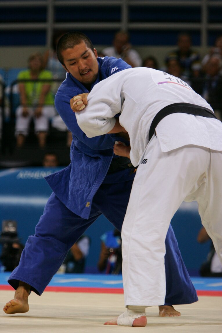 アテネ五輪で金メダルを獲得した鈴木桂治　©Takuya Sugiyama／JMPA