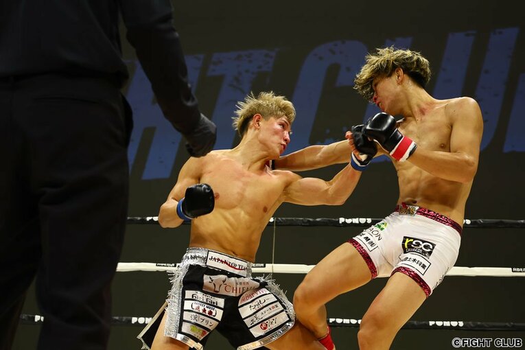 メインイベントとなったYURAvs.木村“ケルベロス”颯太はスリリングな打撃戦に　©FIGHT CLUB