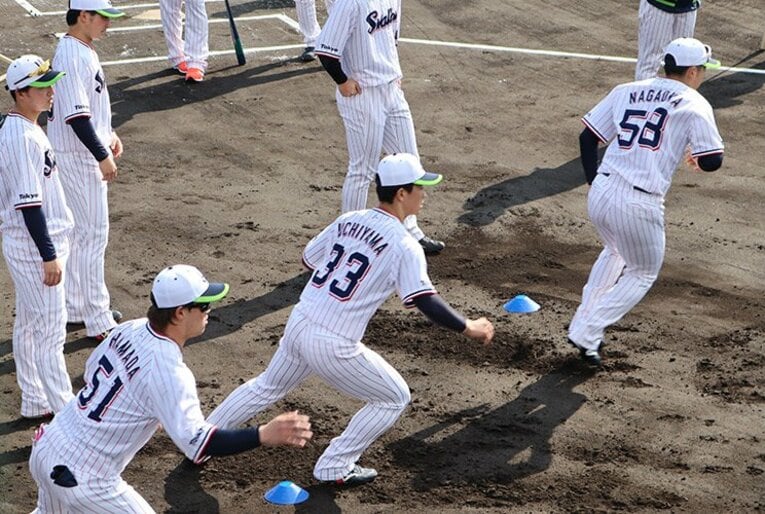 内山（背番号33）はキビキビと動いていた©Kou Hiroo