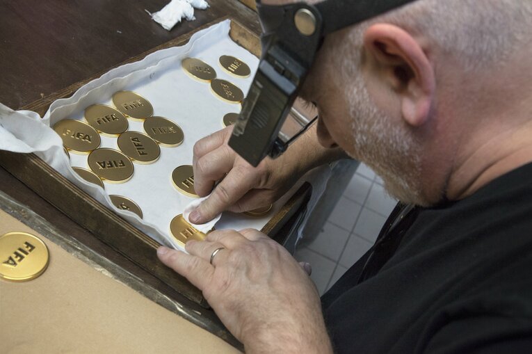 W杯製造工程の様子　©Paolo Vezzoli