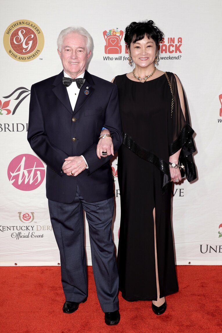 夫のサンディー・ホーリー元騎手とケンタッキーダービーの式典で　©Getty Images