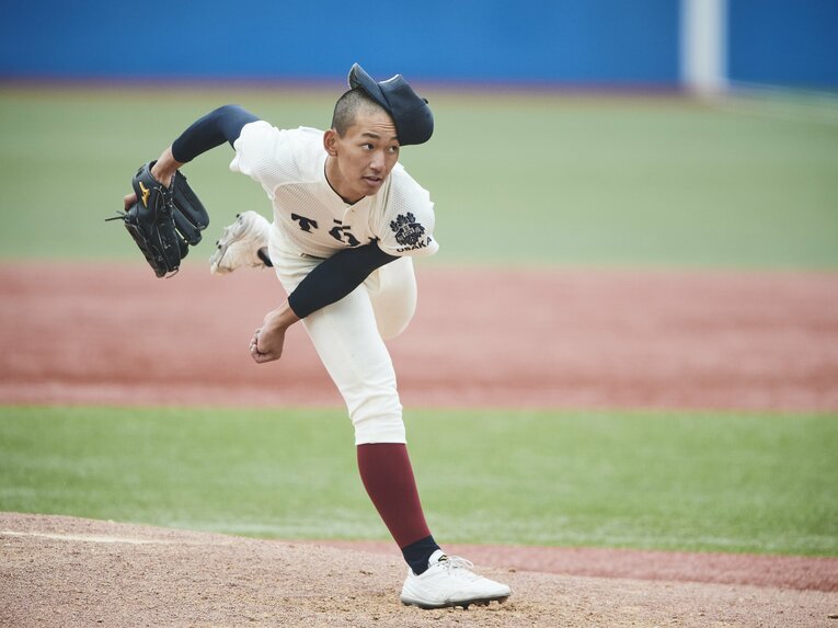 大阪桐蔭の1年生左腕・前田悠伍（179cm、73kg） ©Yuki Suenaga
