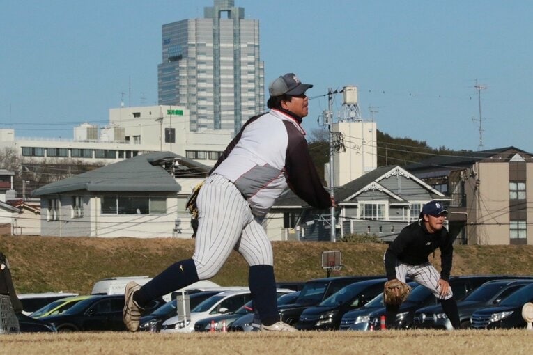【連続写真】現在30歳に。少年野球「用賀ベアーズ」でコーチを務める