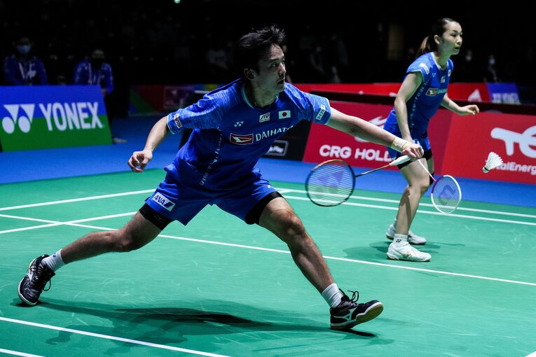 世界選手権・混合ダブルスに出場した金子祐樹（手前）と松友美佐紀　©Getty Images