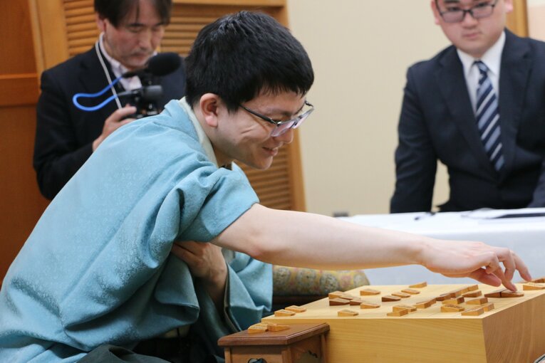 王将戦第5局、激選後の2人の様子（写真は右に続きます）　©Shintaro Okawa