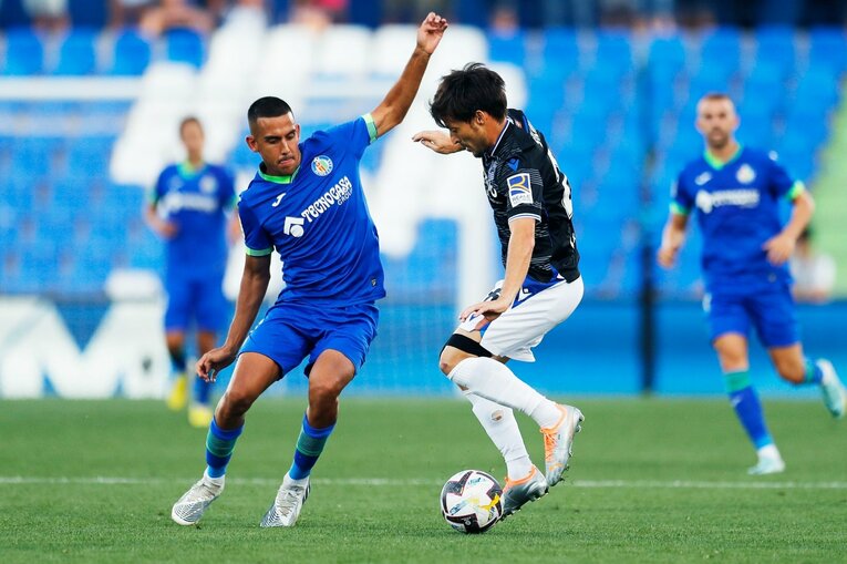 久保建英は「シルバらと共存・連動」が今のソシエダで最適解か　マンU戦勝利から中2日→“トップ下で迷った”古巣戦を撮って気づいたこと(22)