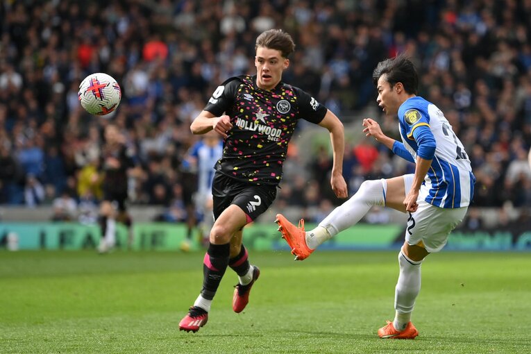 4月1日のブレントフォード戦。GKスティールからのロングパスに素早く反応、相手右SBヒッキーを置き去りにしてゴールを決めた　©Getty Images