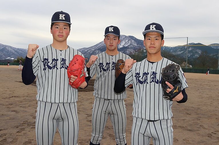 センバツ出場を決めた敦賀気比を牽引する（左から）上加世田投手、岡村内野手、渡辺捕手。ともに門真ビックドリームス出身 ／ photograph by Yu Takagi