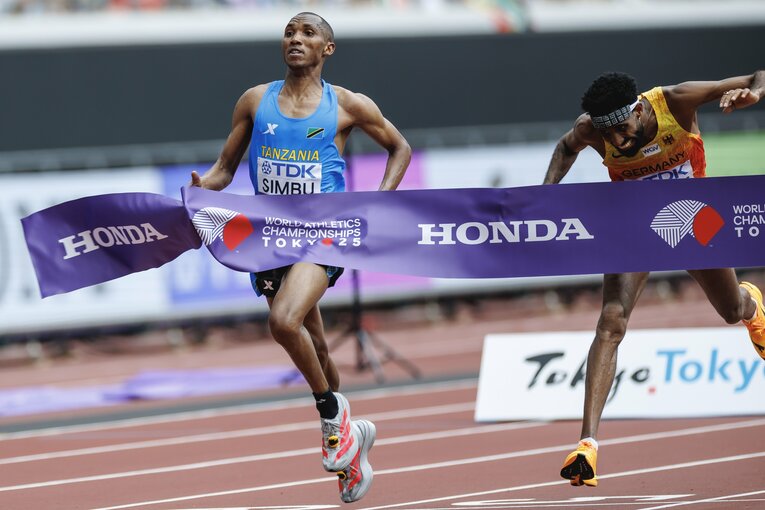 【6枚目／11枚】衝撃のマラソン「写真判定」シンブとペトロスのデッドヒートを連続写真で！　©Kiichi Matsumoto