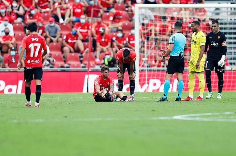 「クボ、ユニフォームちょうだい！」久保建英の“ティキタカ”は地元の子供、タクシー運転手にも人気… ビジャレアル相手に見せた敬意とは〈激写〉(15)