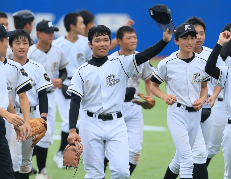 一昨年、昨年と2年連続で、東東京大会で4回戦まで勝ち進んだ開成高野球部。監督は東大野球部出身の青木秀憲氏（1995年卒部）だ　©Sankei Shimbun