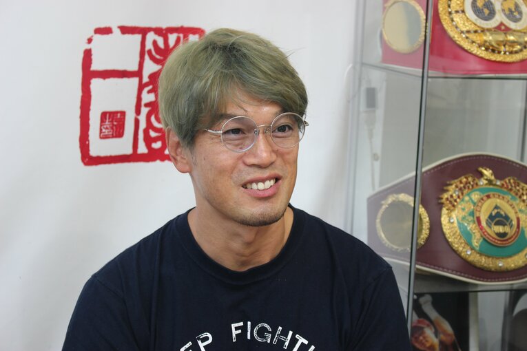 インタビューに応じる石田順裕　©Number Web