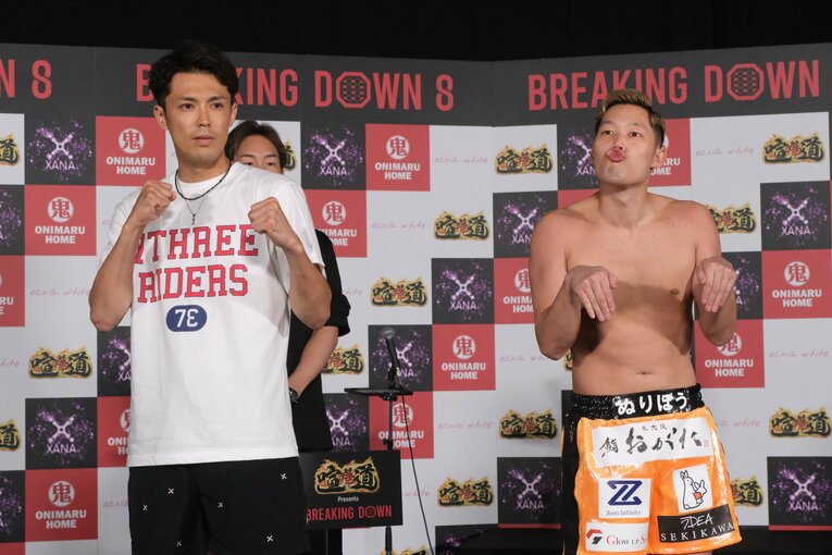 計量でのぬりぼう（右）と、対戦相手の清水良太郎　©Norihiro Hashimoto