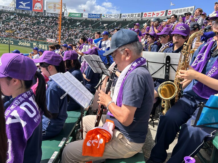 57年前の甲子園でも演奏した、クラリネットの高橋勲さん（73歳） ©Yukiko Umetsu